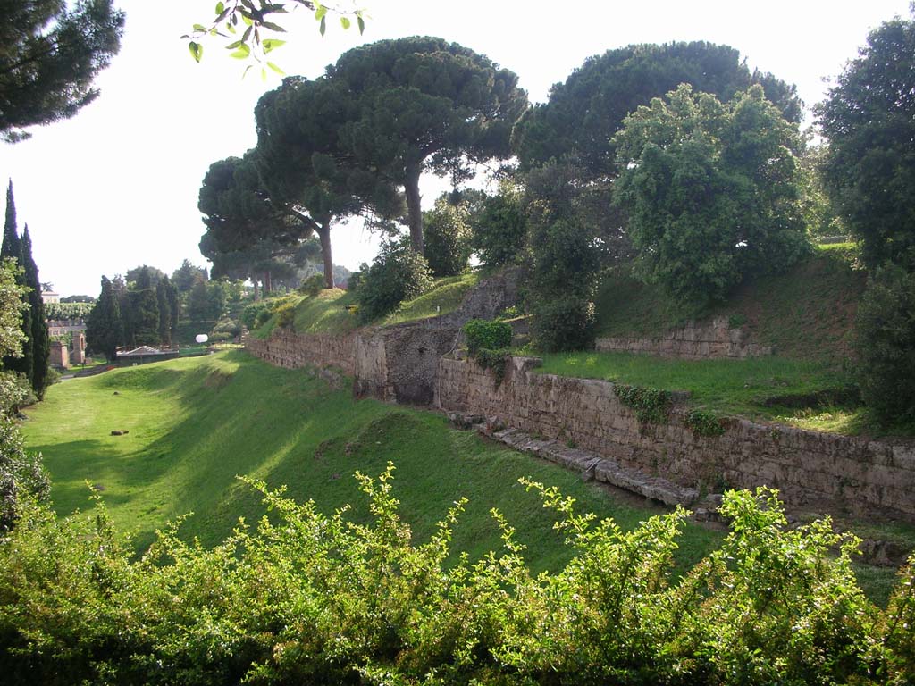 City Walls on south side of Pompeii. May 2010. Looking west along City Walls. Photo courtesy of Ivo van der Graaff.