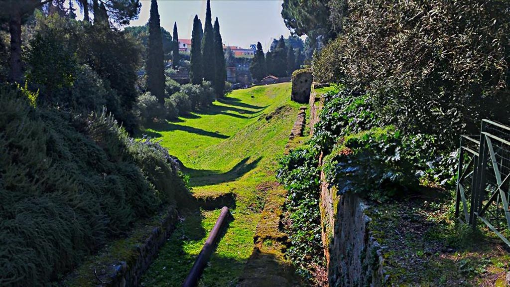 Walls near Amphitheatre entrance, Pompeii. 2015/2016. 
Looking west towards Tower III and city walls. Photo courtesy of Giuseppe Ciaramella.
