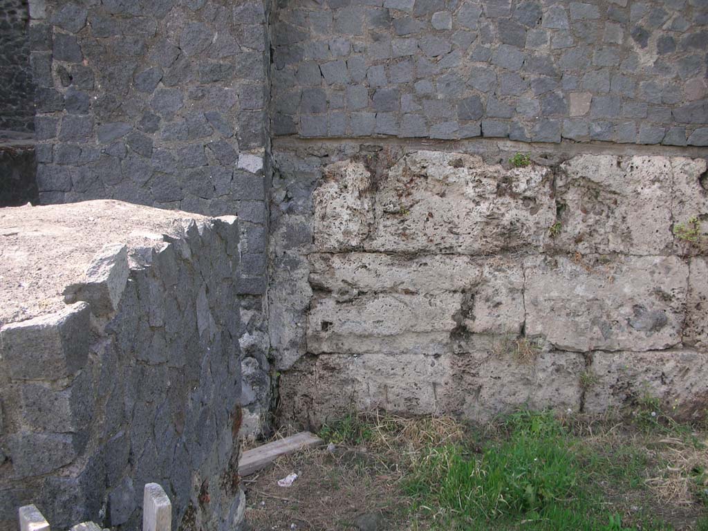Tower IV, Pompeii. May 2010. Detail of City Wall on east side of Tower. Photo courtesy of Ivo van der Graaff.