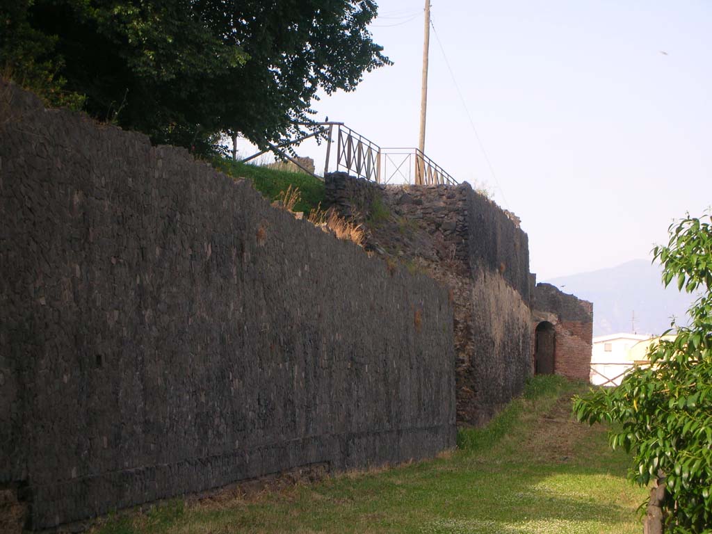 City Walls on south side, Pompeii. May 2010. Looking east along city walls towards Tower V. Photo courtesy of Ivo van der Graaff.
