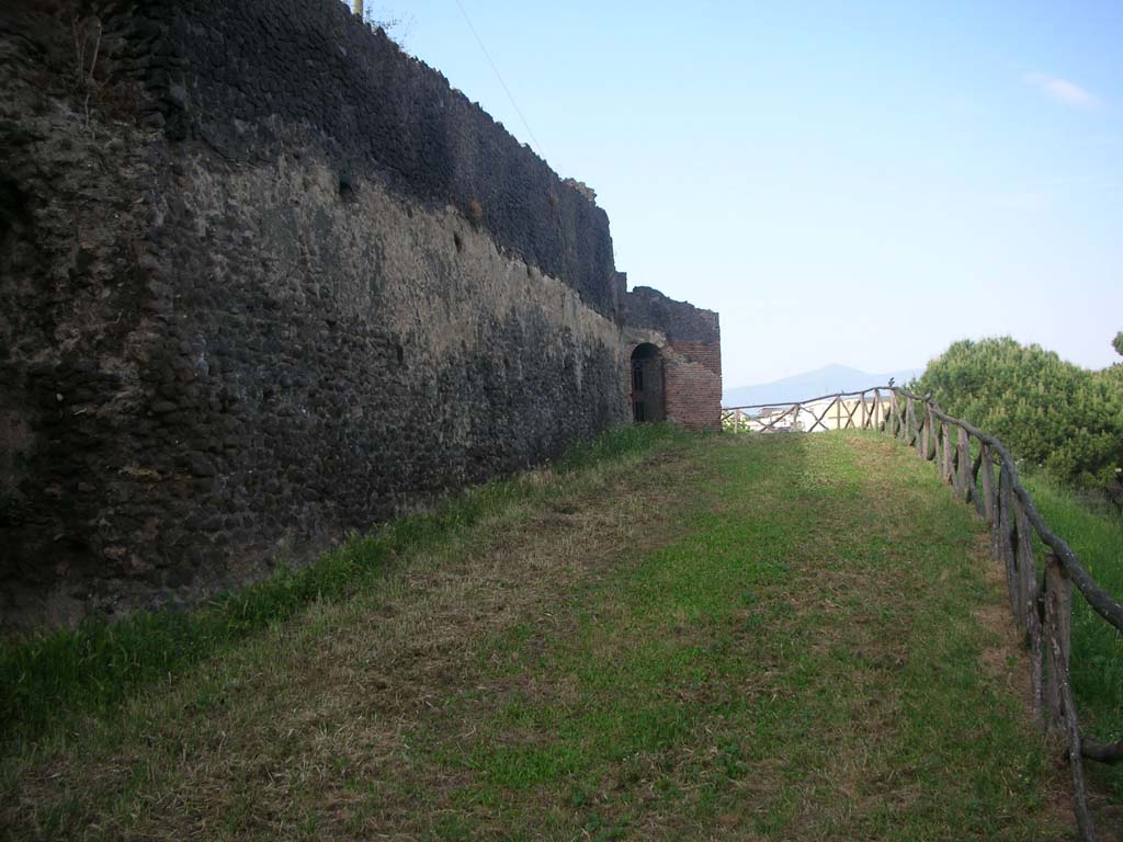 City Walls on south side, Pompeii. May 2010. Looking east towards Tower V. Photo courtesy of Ivo van der Graaff.