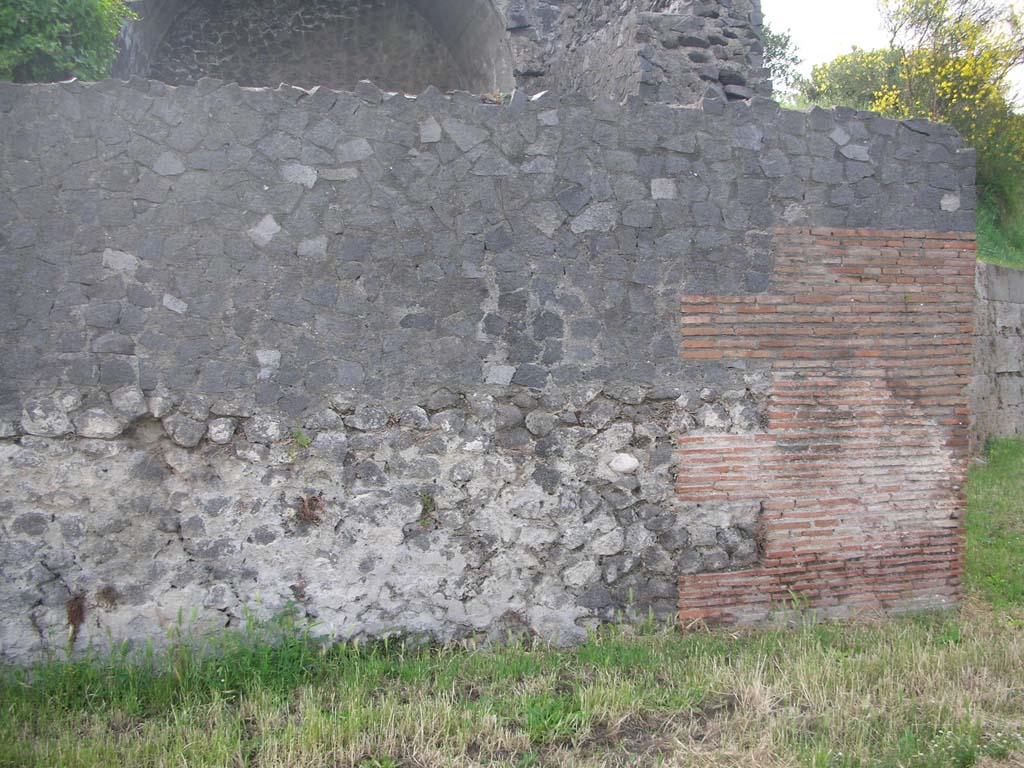 Tower V, Pompeii. May 2010. Looking towards detail at north end of wall of Tower. Photo courtesy of Ivo van der Graaff.