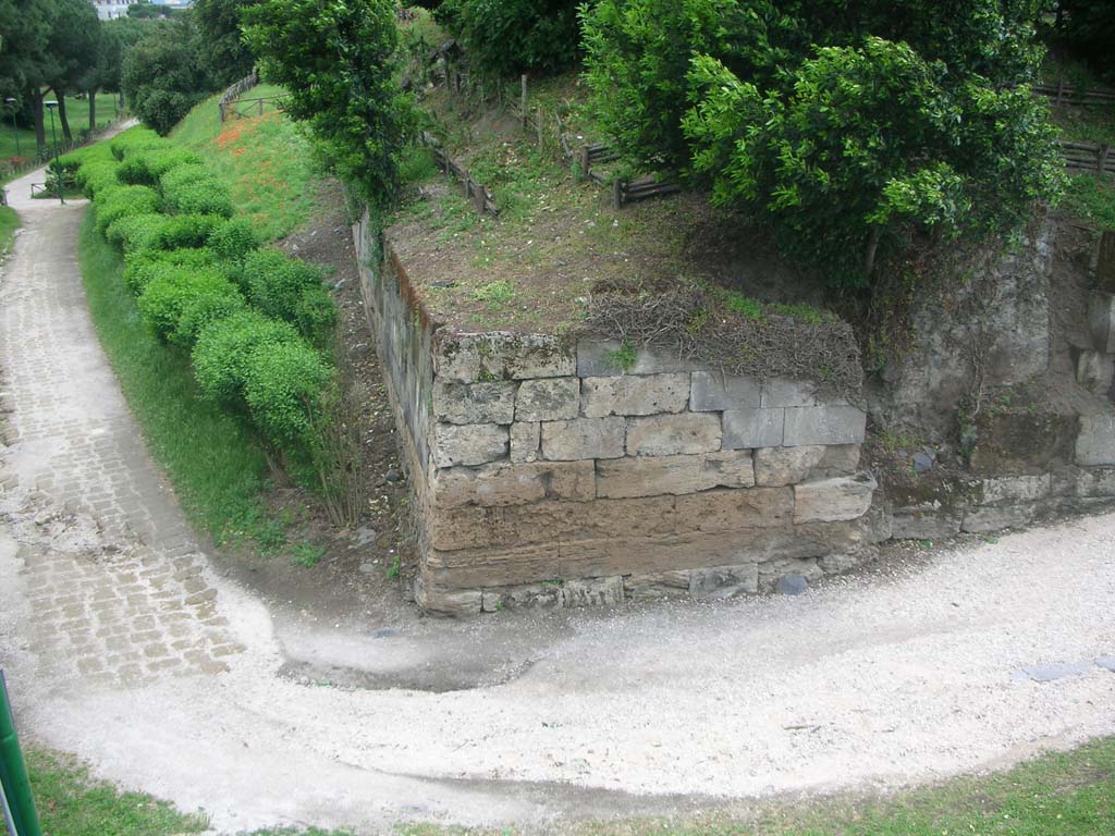 City Walls and Sarno Gate, Pompeii. May 2010. Looking south. Photo courtesy of Ivo van der Graaff.