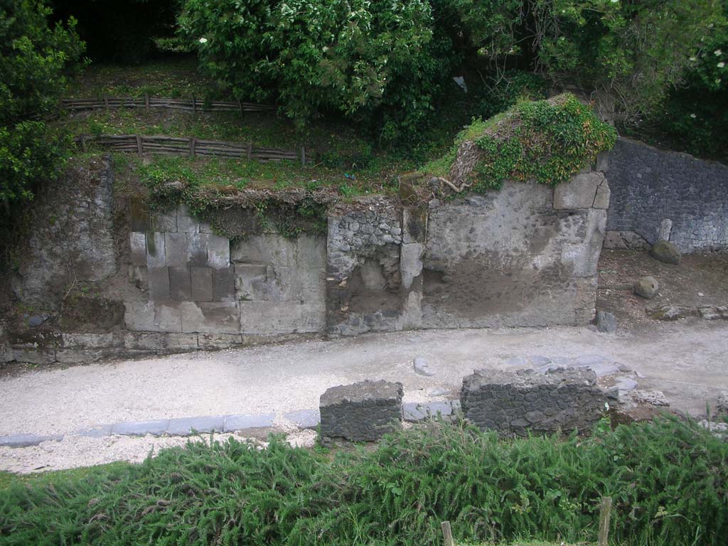 City Walls and Sarno Gate, Pompeii. May 2010. Looking south at west end. Photo courtesy of Ivo van der Graaff.