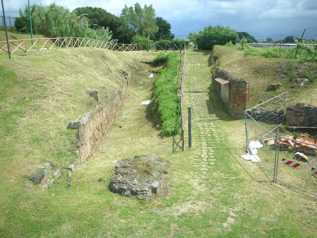 Walls on east side of Vesuvian Gate, Pompeii. May 2010. Looking east along site of City Walls. Photo courtesy of Ivo van der Graaff.