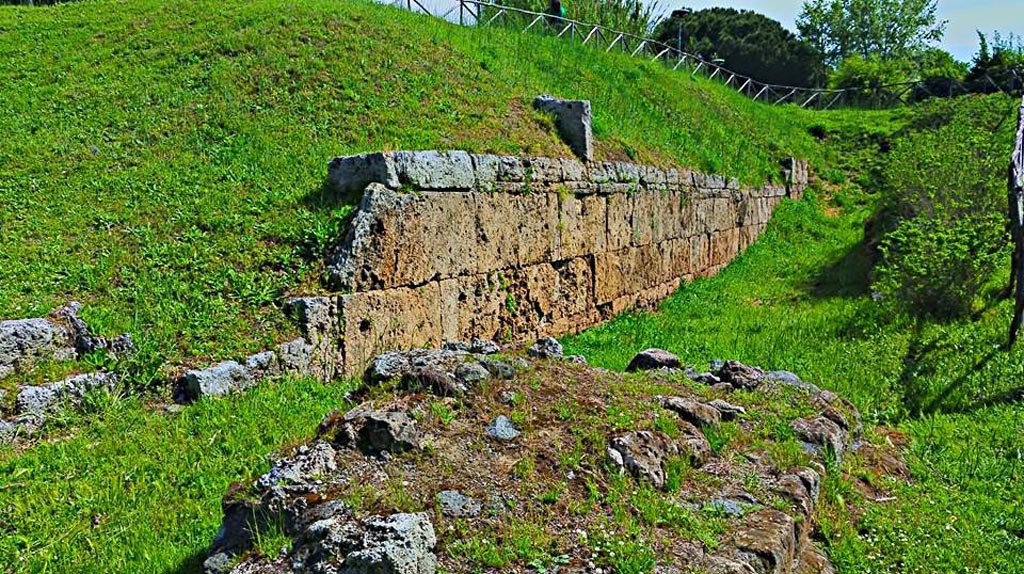 Walls, Pompeii. 2015/2016. Looking east from near south side of east side of Vesuvian Gate. Photo courtesy of Giuseppe Ciaramella.