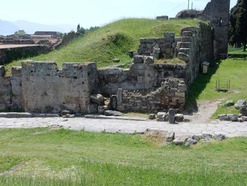 Vesuvian Gate Pompeii. May 2015. North end of Vesuvian Gate, looking west along city walls to tower X. 
Photo courtesy of Buzz Ferebee.
