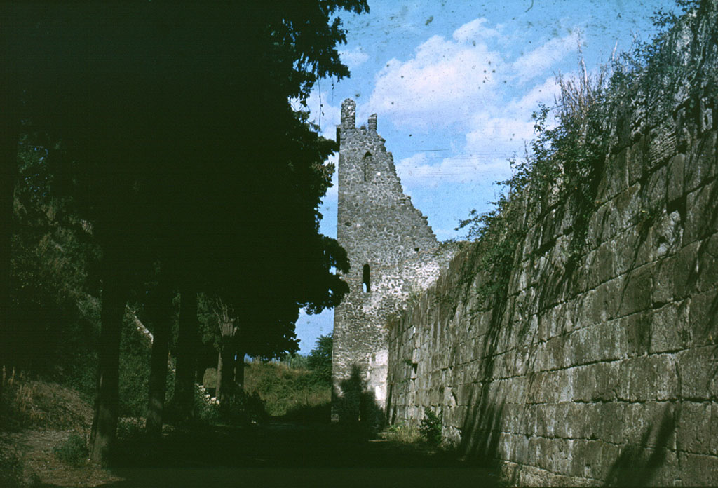 Tower X, Pompeii. Looking along the city walls towards the west side of the tower.
Photographed 1970-79 by Günther Einhorn, picture courtesy of his son Ralf Einhorn.
