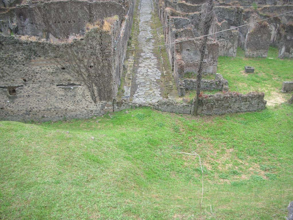 Tower X, Pompeii. May 2010. Looking south towards Vicolo del Labirinto from Tower. Photo courtesy of Ivo van der Graaff.