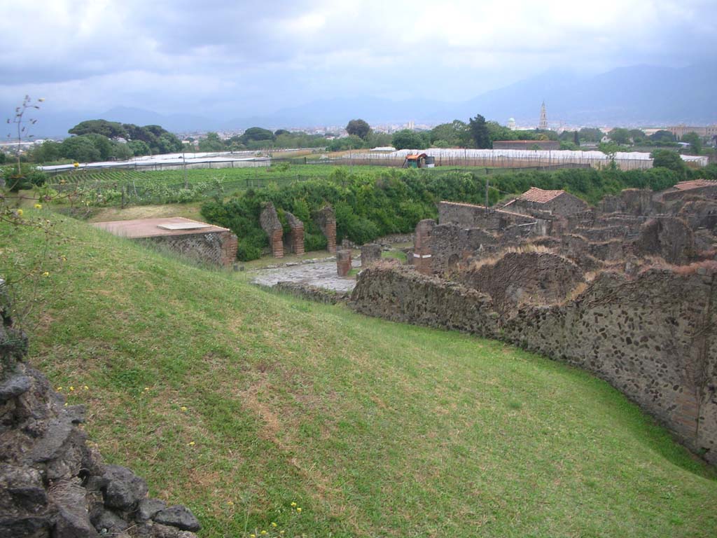 Tower X, Pompeii. May 2010. Looking east towards south side of Vesuvian Gate. Photo courtesy of Ivo van der Graaff.