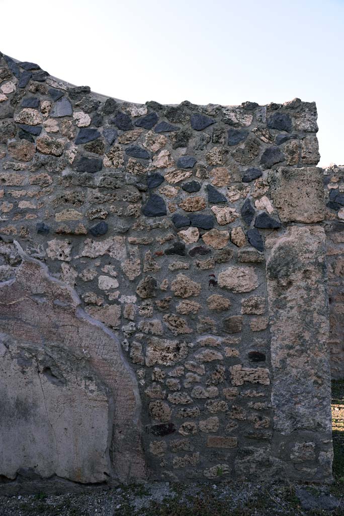 I.4.25/I.4.5 Pompeii. October 2019. Entrance corridor/fauces 3, looking towards east end of north wall. 
Foto Tobias Busen, ERC Grant 681269 DCOR.
