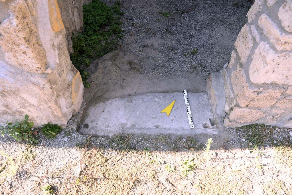 I.4.25/1.4.5 Pompeii. October 2019. Cubiculum 11, looking through doorway from atrium 6.
Foto Tobias Busen, ERC Grant 681269 DCOR.
