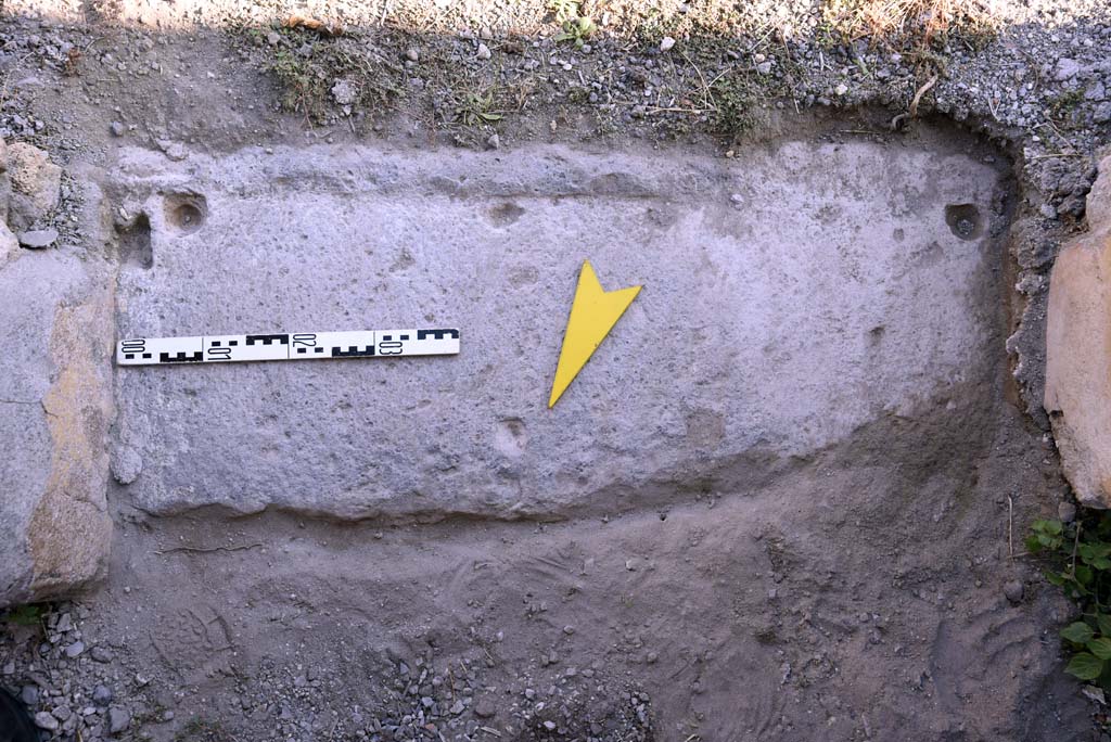 I.4.25/1.4.5 Pompeii. October 2019. Cubiculum 11, doorway threshold.
Foto Tobias Busen, ERC Grant 681269 DCOR.
