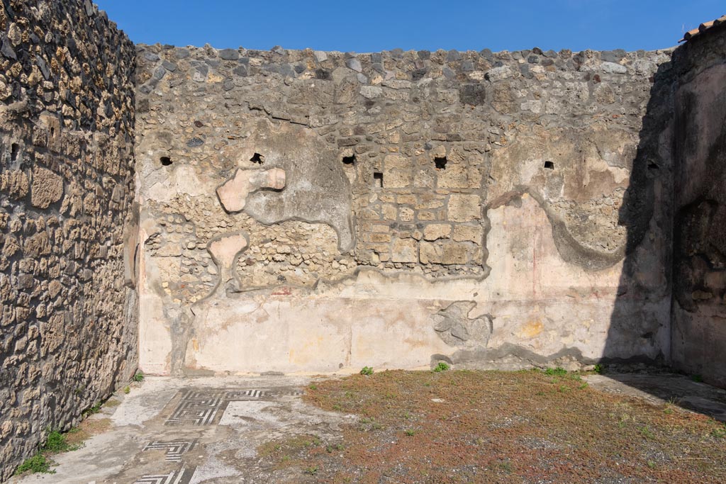 I.4.25 Pompeii. October 2019. Room 35, looking towards east wall.
Foto Tobias Busen, ERC Grant 681269 DÉCOR.
