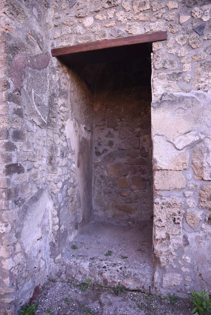 I.4.25 Pompeii. October 2019. Room 31, looking south and towards east wall of repository/lararium.
Foto Tobias Busen, ERC Grant 681269 DCOR.
