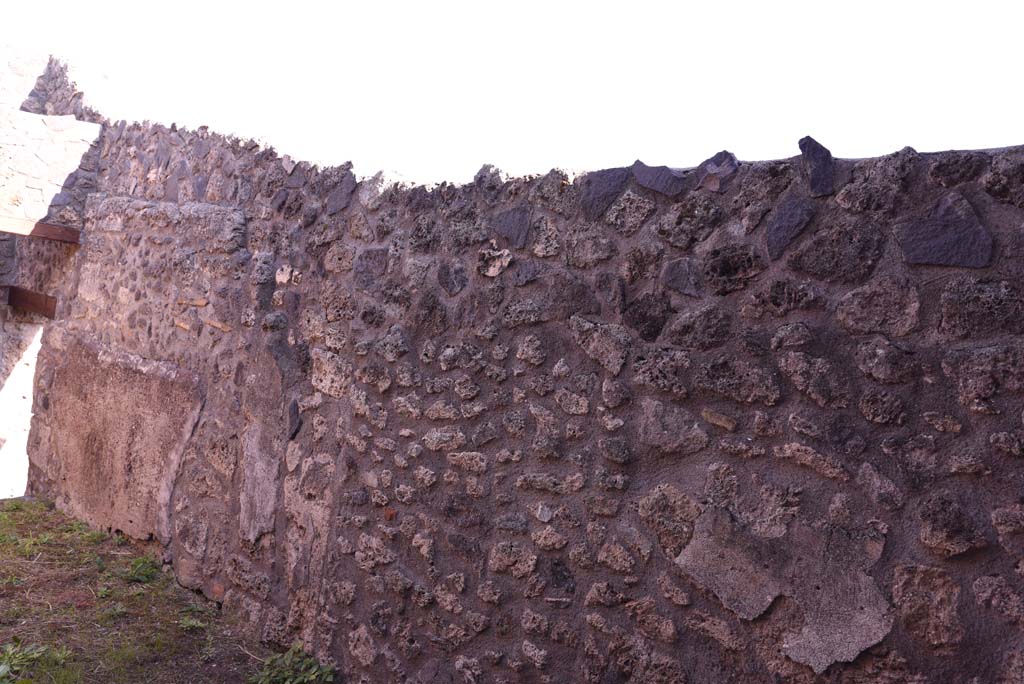 I.4.25/I.4.5 Pompeii. October 2019. Apodyterium 39, south wall, looking east towards room 38, on left.
Foto Tobias Busen, ERC Grant 681269 DCOR.
