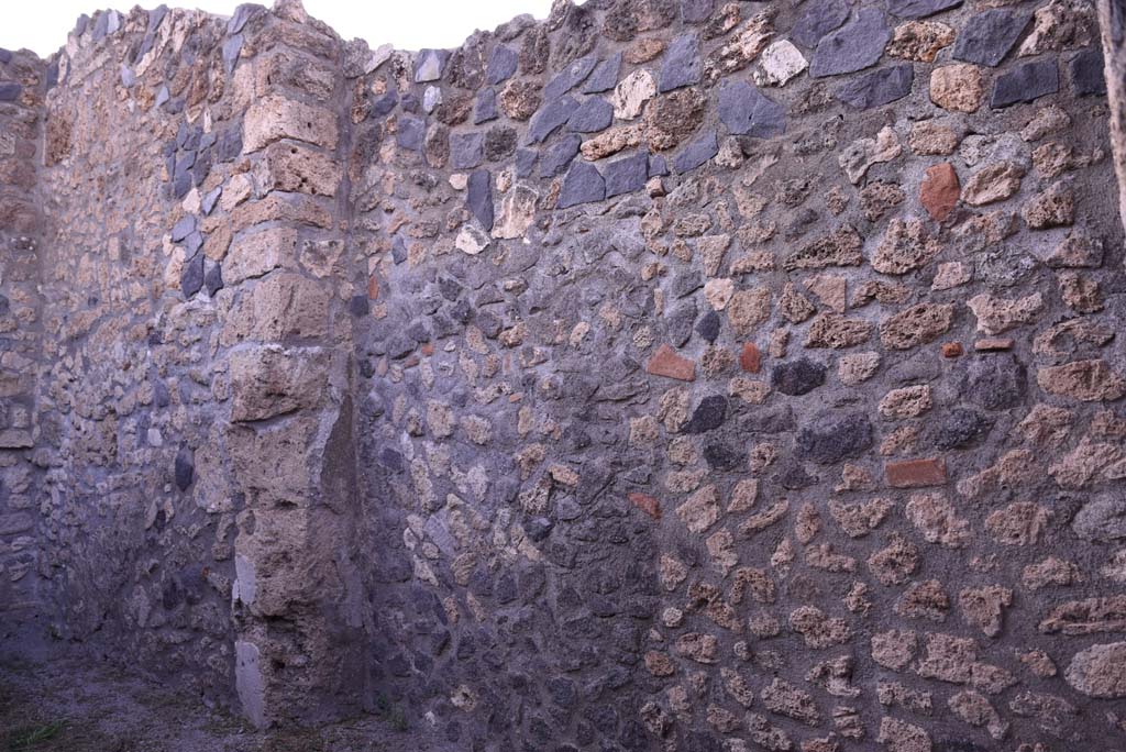 I.4.25/I.4.5 Pompeii. October 2019. Apodyterium 38, north wall, looking west into room 39, on left.
Foto Tobias Busen, ERC Grant 681269 DCOR.
