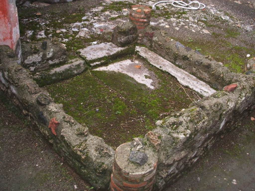 I.4.25 Pompeii. December 2004. Room 43, looking north-east. 