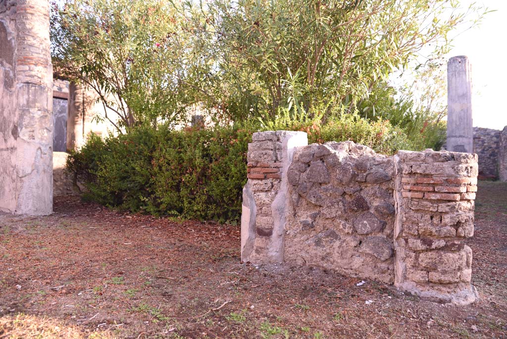 I.4.25 Pompeii. October 2019. Upper Peristyle 56, looking north-east across vestibule. 
Foto Tobias Busen, ERC Grant 681269 DCOR


