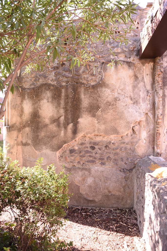 I.4.25 Pompeii. October 2019. Upper Peristyle 56, looking west to wall at side of window in north-west corner.
Foto Tobias Busen, ERC Grant 681269 DCOR
