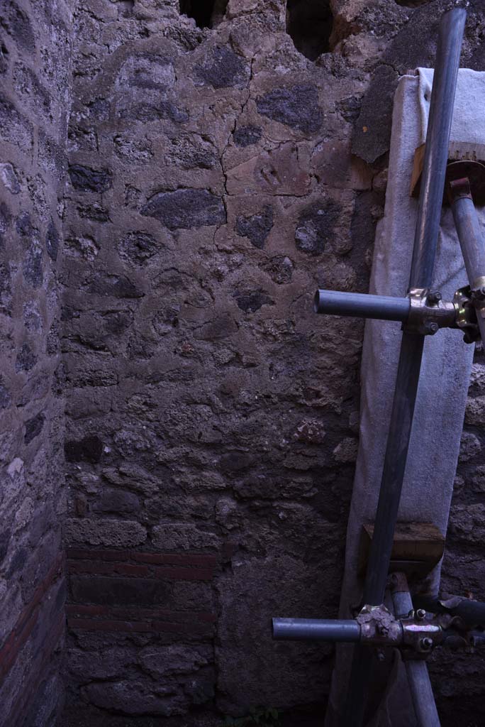 I.4.28 Pompeii. October 2019. Room 65, south end of west wall.
Foto Tobias Busen, ERC Grant 681269 DCOR.
