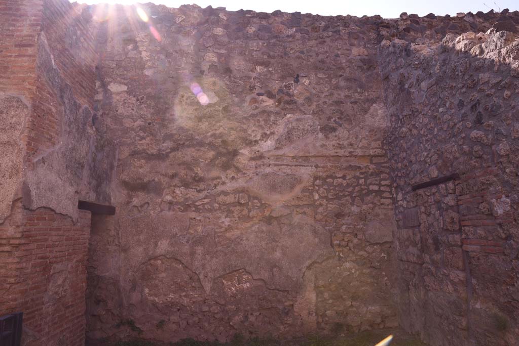 I.4.28 Pompeii. October 2019. Room 26, looking towards west wall, with doorway from room 65, on left.
Foto Tobias Busen, ERC Grant 681269 DCOR.


