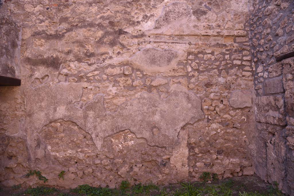 I.4.28 Pompeii. October 2019. Room 26, detail from west wall.
Foto Tobias Busen, ERC Grant 681269 DCOR.
