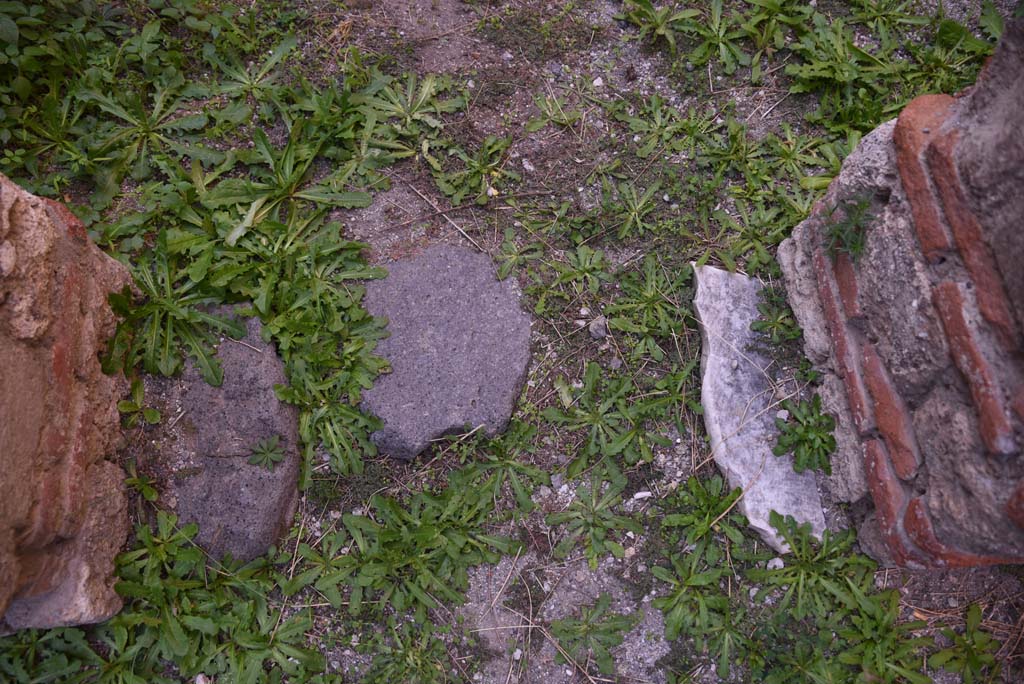 I.4.28 Pompeii. October 2019. Room 27, detail of threshold, looking north from room 26. 
Foto Tobias Busen, ERC Grant 681269 DCOR.
