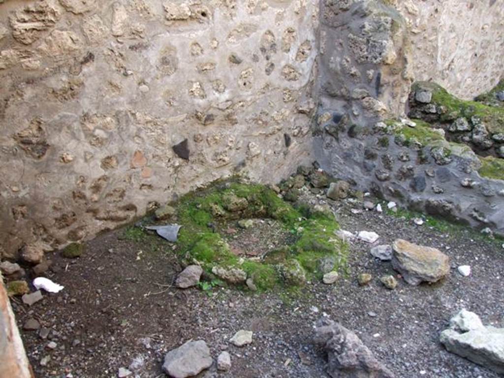 I.4.28 Pompeii. December 2007. Room 27, stables with drinking trough. West side.