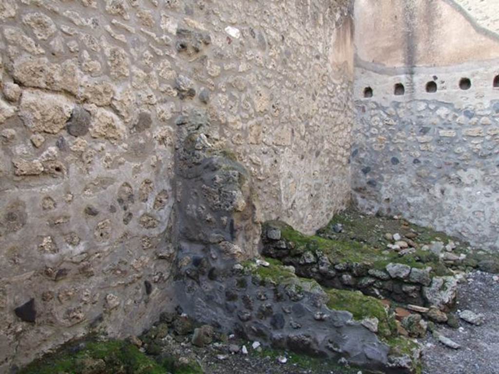 I.4.28 Pompeii. December 2007. Room 27, stables with drinking trough. West side.