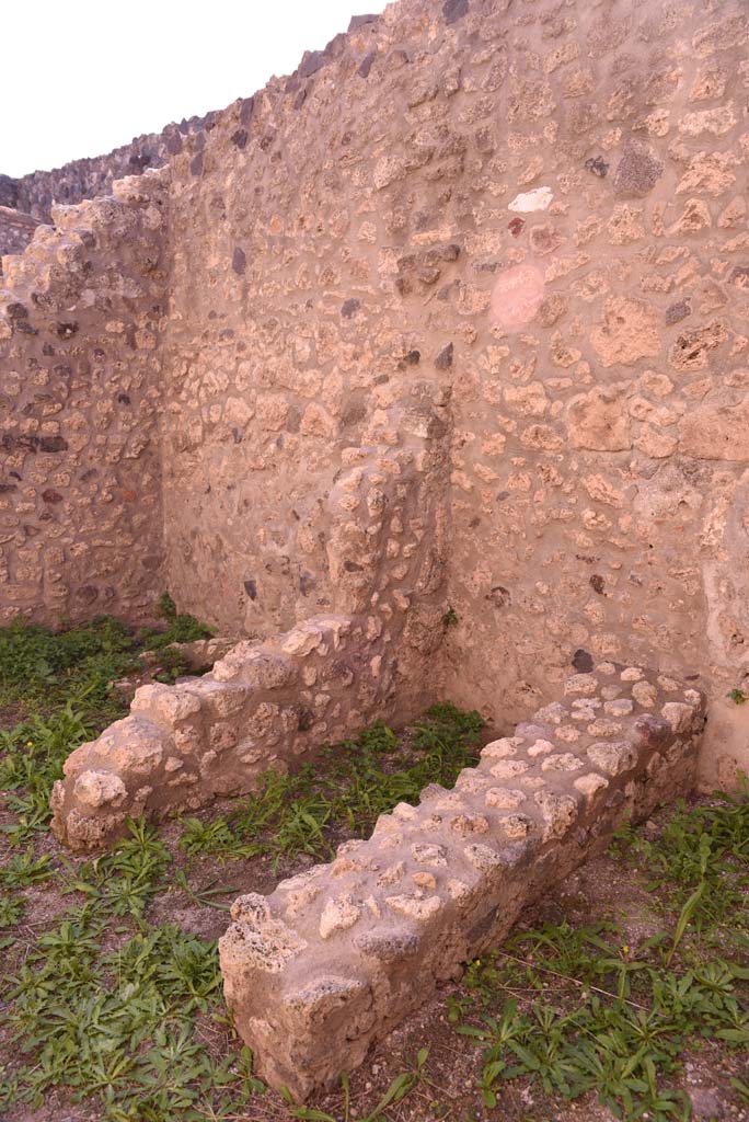 I.4.28 Pompeii. October 2019. Room 27, detail from centre of west wall.
Foto Tobias Busen, ERC Grant 681269 DCOR.
