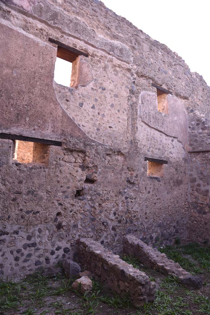 I.4.28 Pompeii. October 2019. 
Room 27, looking south along east wall with windows onto Vicolo del Citarista.
Foto Tobias Busen, ERC Grant 681269 DCOR.
