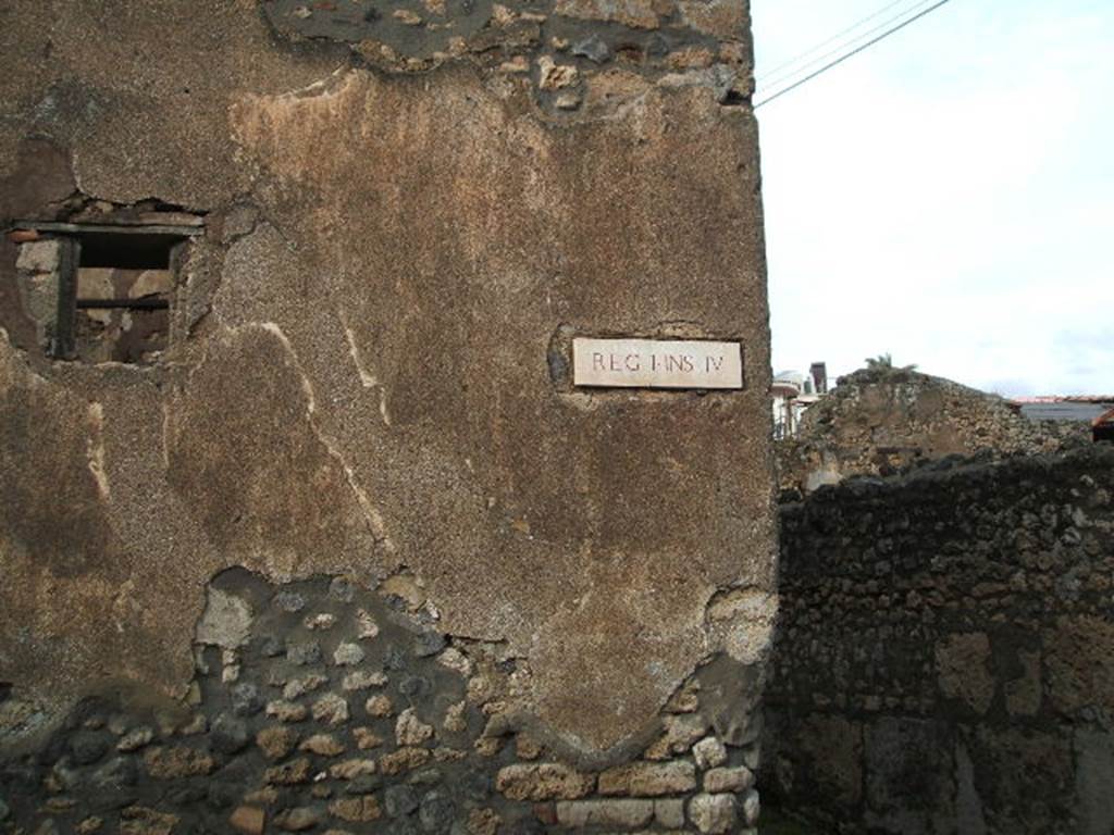 I.4.28 Pompeii. December 2004. External south-east corner of insula, right side of the entrance.