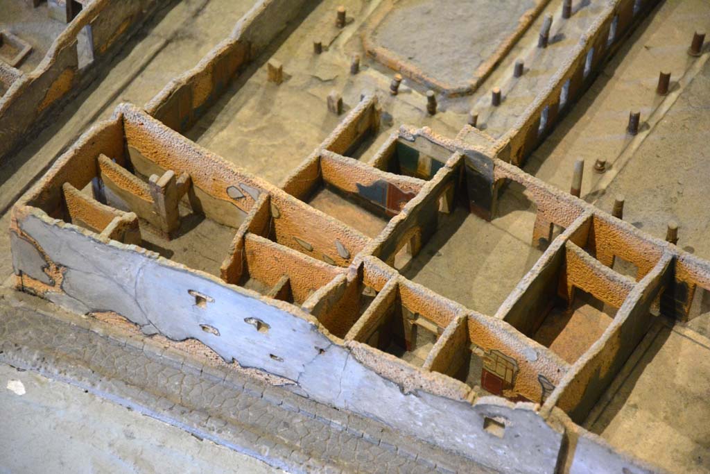 I.4.28 Pompeii. May 2019. Detail from model in Naples Archaeological Museum.
Looking west from Vicolo del Citarista, with entrance doorway, on left, in Vicolo del Menandro. 
Foto Tobias Busen, ERC Grant 681269 DCOR.
