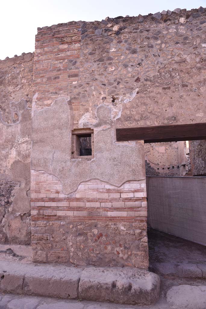 I.4.28 Pompeii. October 2019. Looking towards west (left) front facade.
Foto Tobias Busen, ERC Grant 681269 DCOR.
