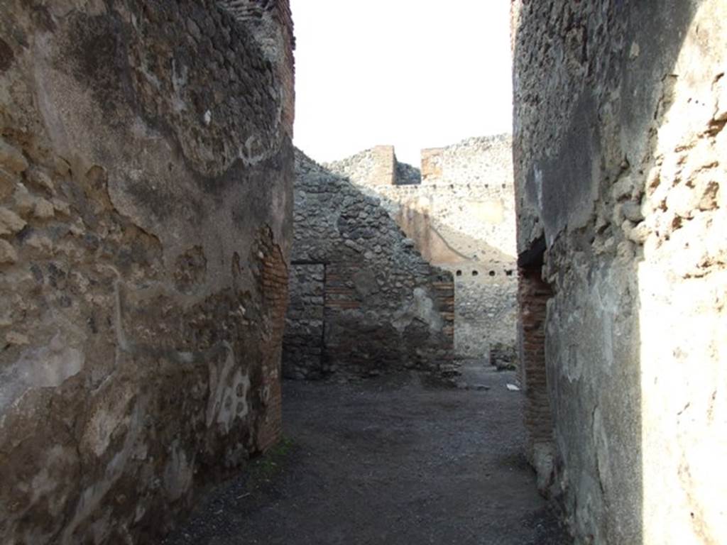 I.4.28 Pompeii. December 2007. Entrance corridor/fauces 28, looking north.