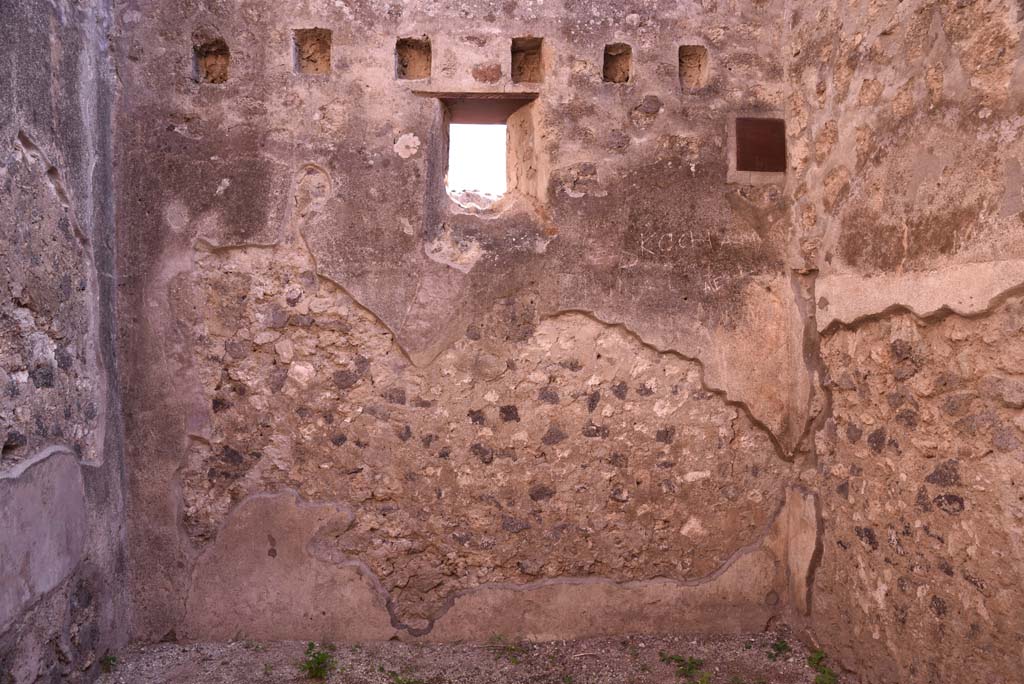 I.4.28 Pompeii. October 2019. Room 29, south wall, with south-west corner, on right.
Foto Tobias Busen, ERC Grant 681269 DCOR.

