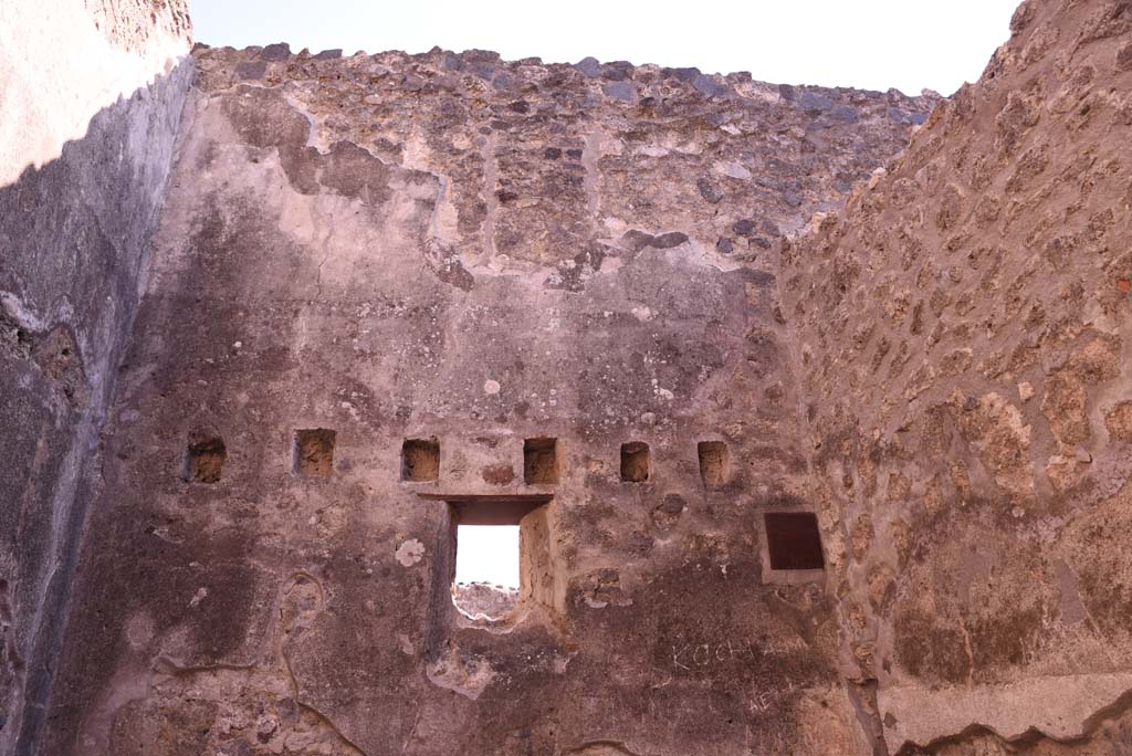 I.4.28 Pompeii. October 2019. Room 29, upper south wall.
Foto Tobias Busen, ERC Grant 681269 DCOR.
