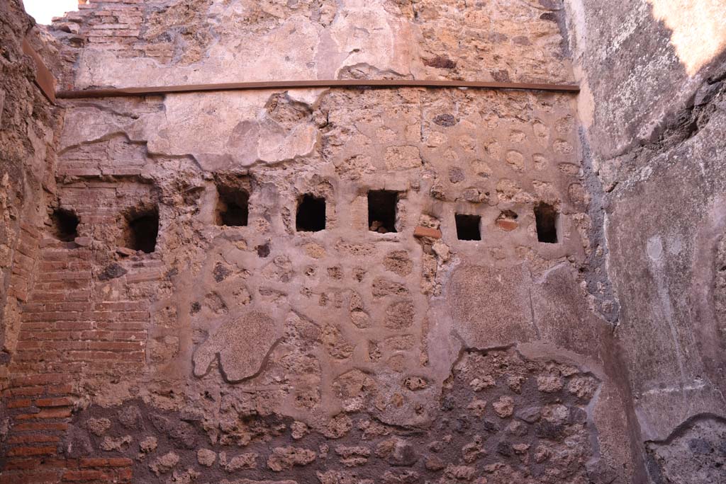 I.4.28 Pompeii. October 2019. Room 29, upper north wall.
Foto Tobias Busen, ERC Grant 681269 DCOR.


