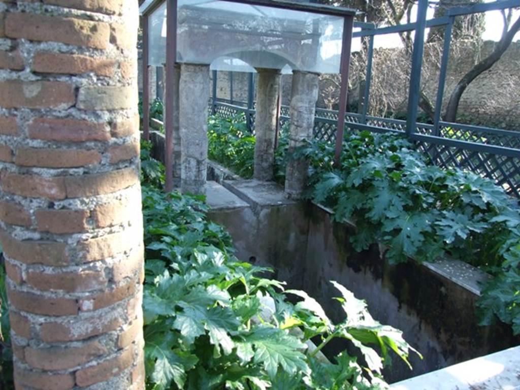 II.2.2 Pompeii. March 2009. Room “l”, garden. Looking south at small pavilion.