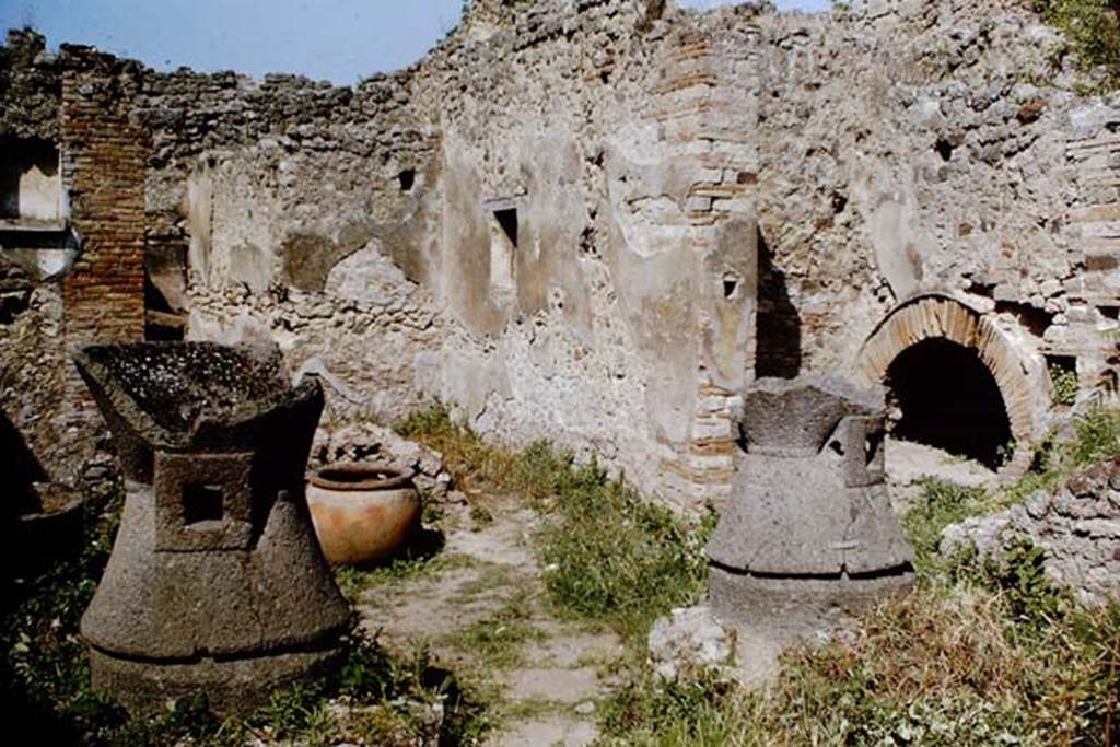 IX.3.20 Pompeii. 1964. Room 2, with niche, mills and an oven.   Photo by Stanley A. Jashemski.
Source: The Wilhelmina and Stanley A. Jashemski archive in the University of Maryland Library, Special Collections (See collection page) and made available under the Creative Commons Attribution-Non Commercial License v.4. See Licence and use details.
J64f1599
